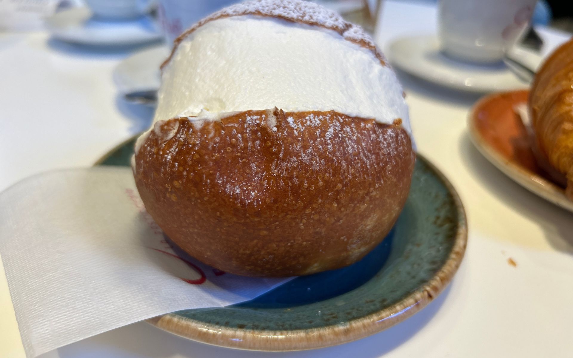 a bun stuffed with whipping cream