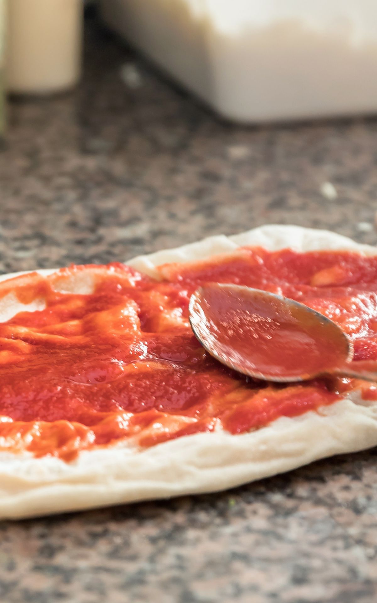 sauce on pizza