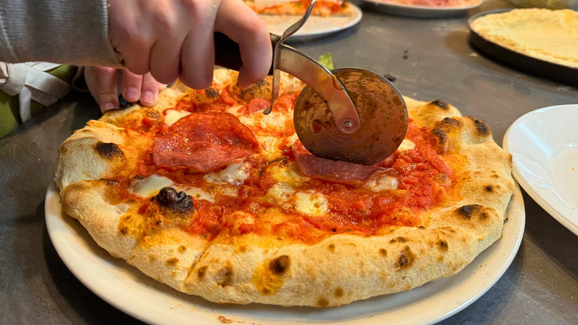 Cutting pizza