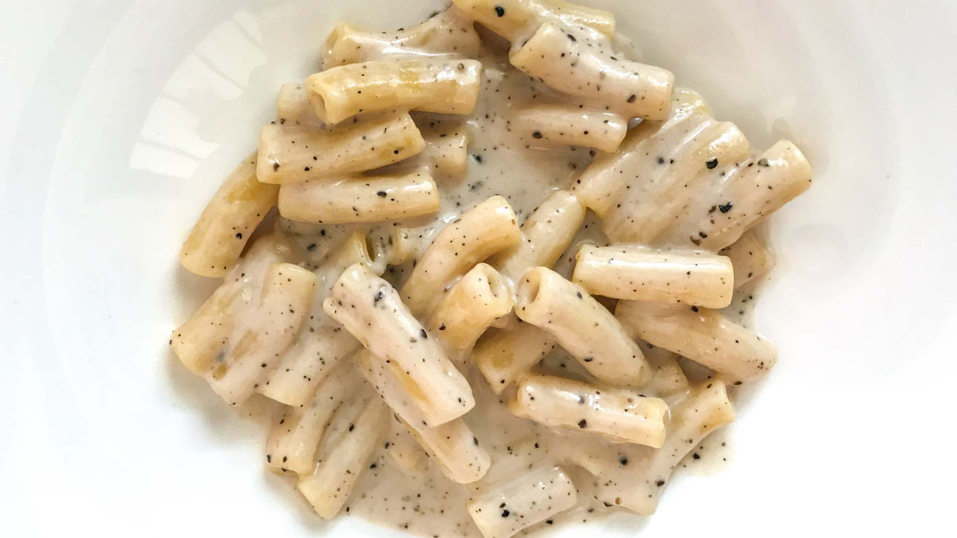cacio e pepe rigatoni