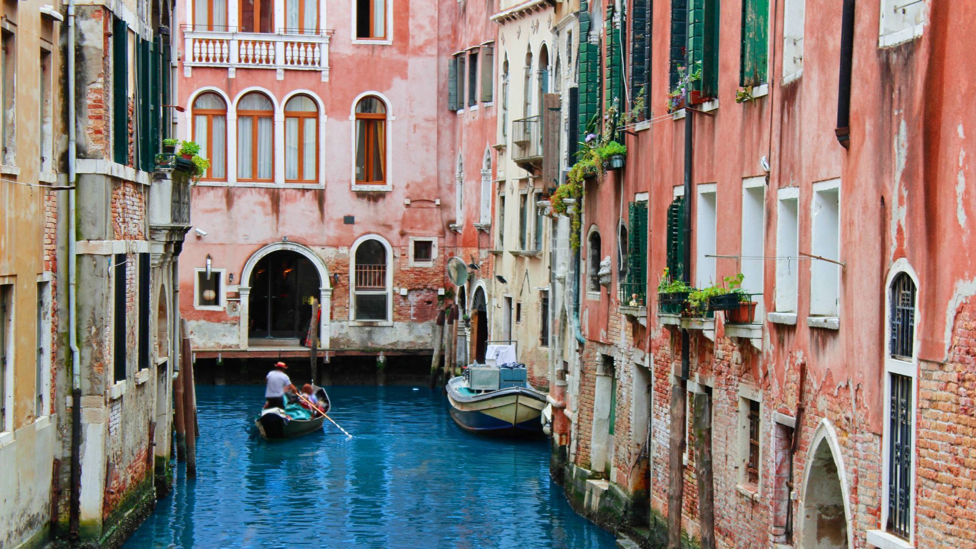 Venice Canal and houses